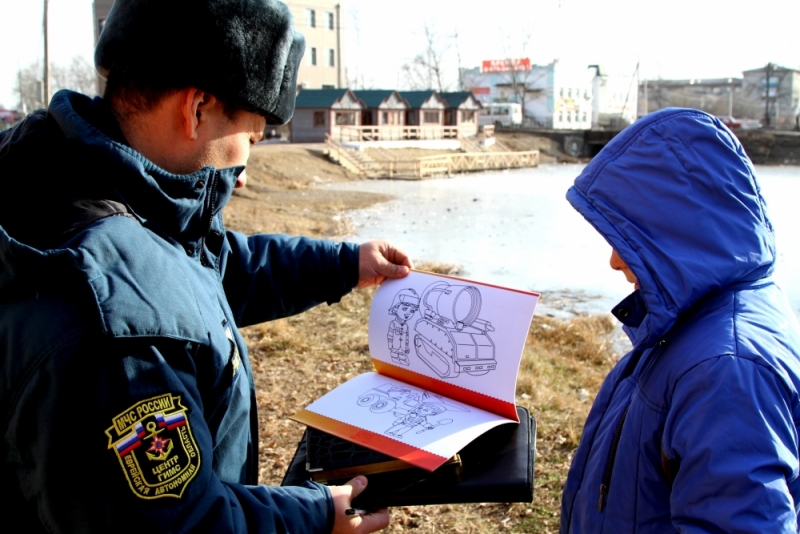 Скепсис рыбаков и детей к правилам поведения на льду не разделяют спасатели ЕАО пресс-центр ГУ МЧС России по ЕАО