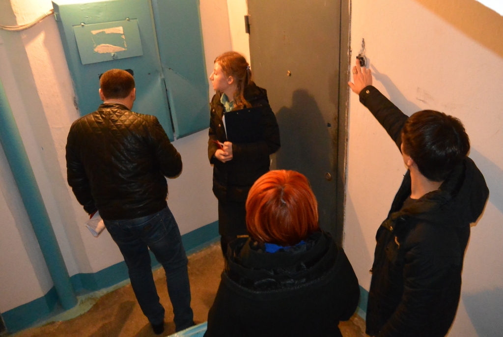 Для "взлома" квартиры приставу достаточно иметь на руках письменное разрешение старшего пристава