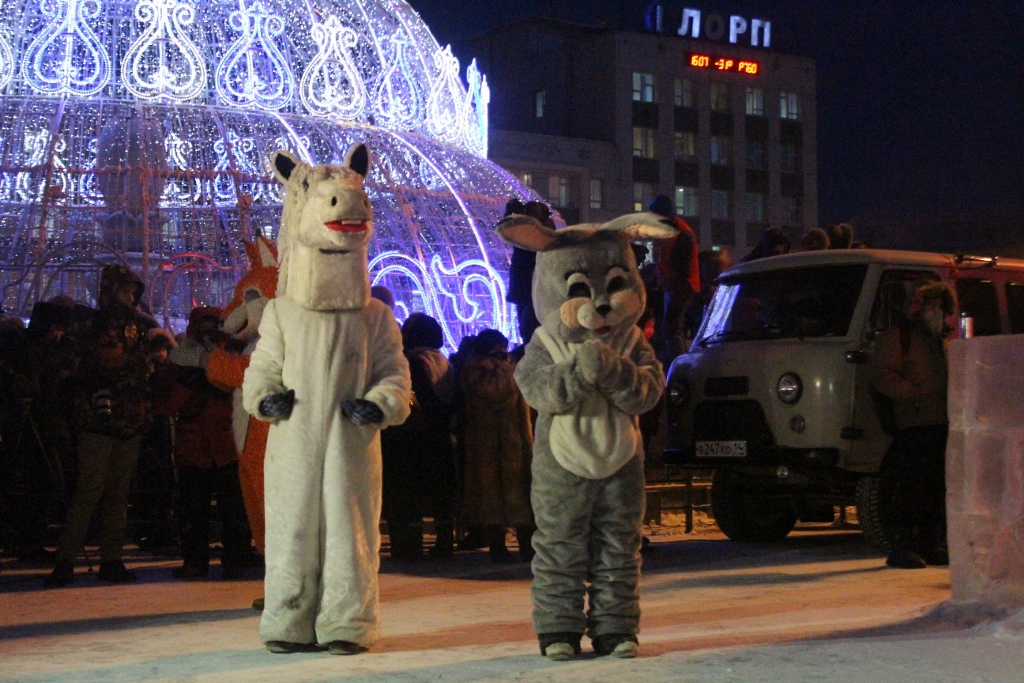 Театрализованное представление в честь зажжения первой елки страны