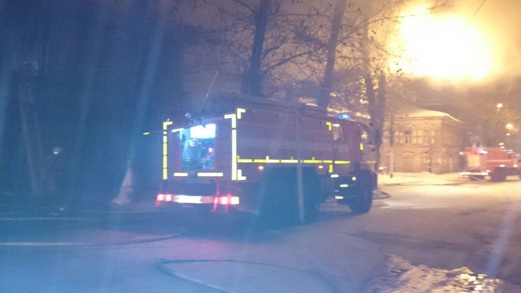 Двухэтажный жилой дом горел в центре Иркутска в ночь на 2 декабря