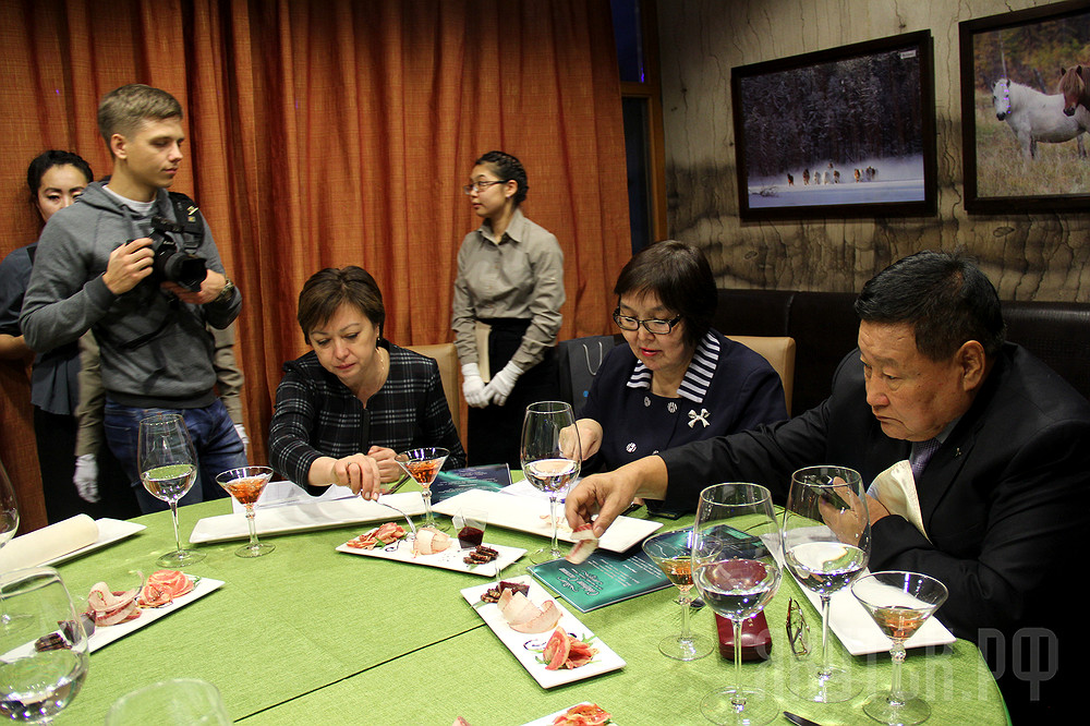 Вечер жеребятины прошел в якутском ресторане "Муус Хайа"