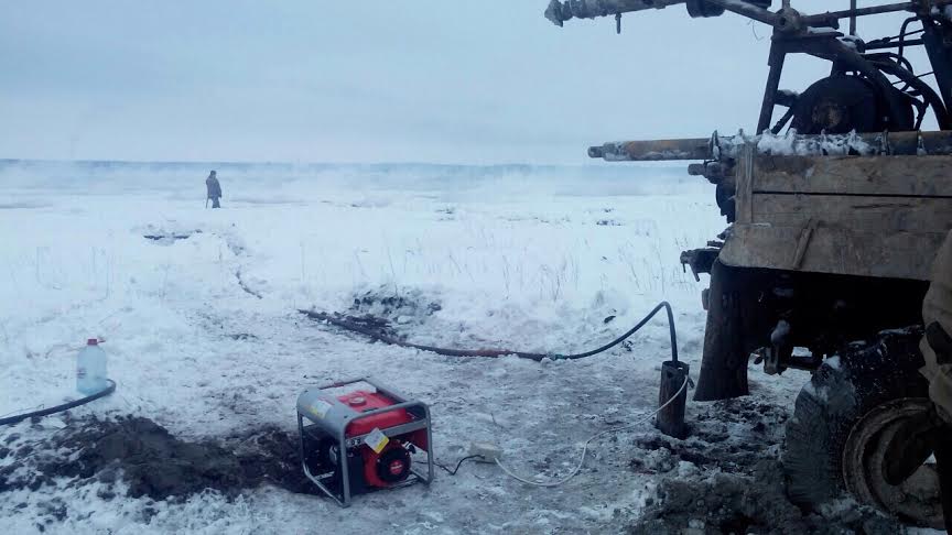 Торфяные пожары в Усольском районе Приангарья начали тушить водой из скважин 