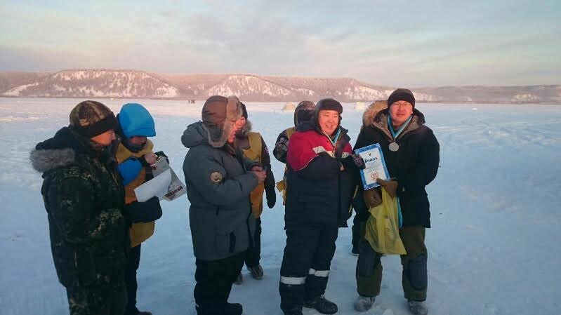 Несмотря на -40° прошел чемпионат по подледной рыбалке в Якутии 