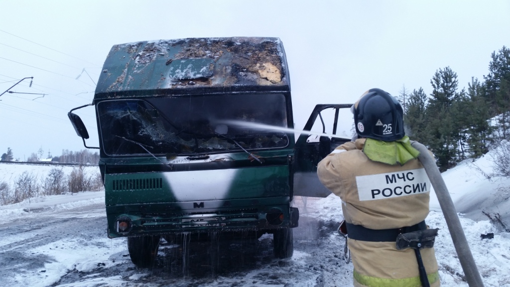 Камаз мчс. Почему горит камаз. Почему горит камаз. Загорелся камаз белиджи. Почему горит камаз.