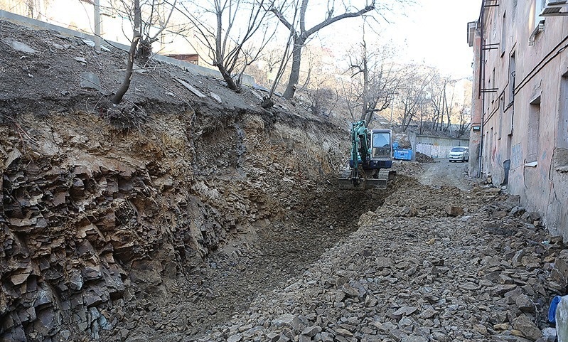 Реконструкция подпорных стен ведется во Владивостоке на улице Тунгусской и Марченко