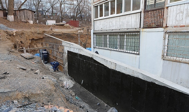 Реконструкция подпорных стен ведется во Владивостоке на улице Тунгусской и Марченко