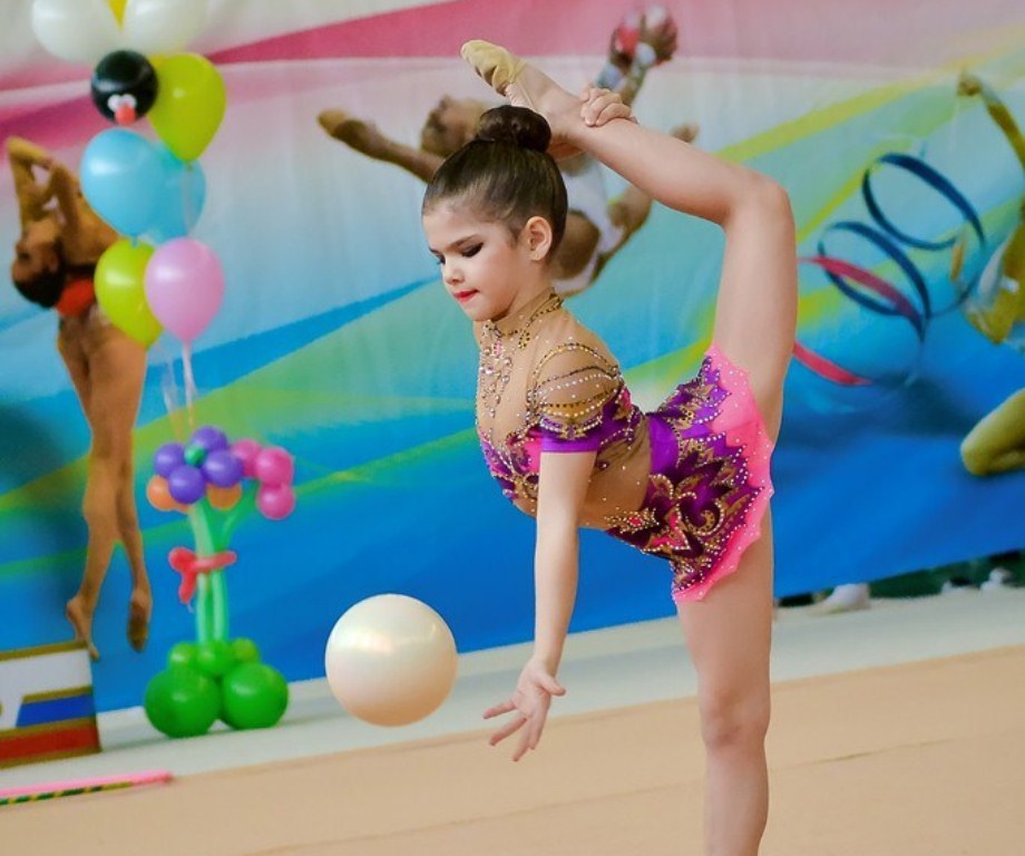 художественная гимнастика — гармоничное сочетание искусства и спорта