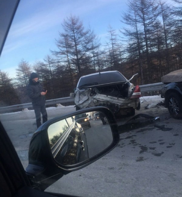 Водитель иномарки не справился с управлением и выехал на "встречку", где врезался сразу в два автомобиля