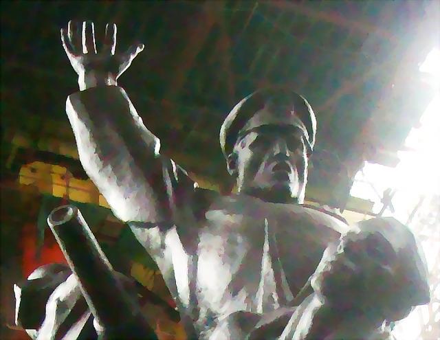 Памятник погибшим морякам готовится к "переезду" во Владивостоке Юрий Евдан