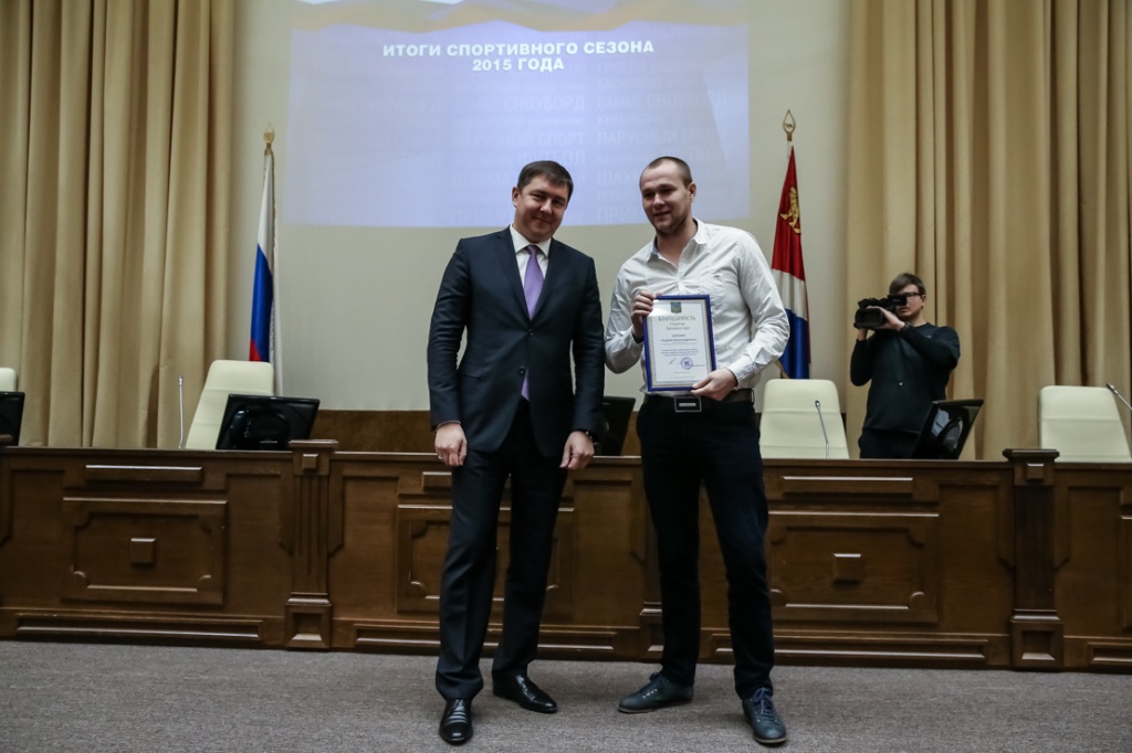 Тренер женской сборной команды Приморского края по гребле на лодках "Дракон" Андрей Слотин