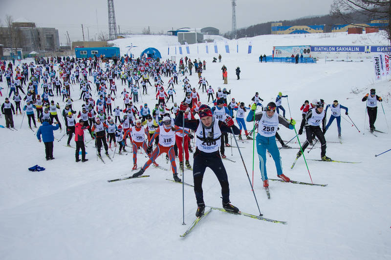 Декада спорта на Сахалине началась массовым лыжным забегом