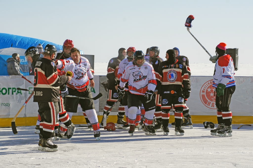 Хоккей на Байкале