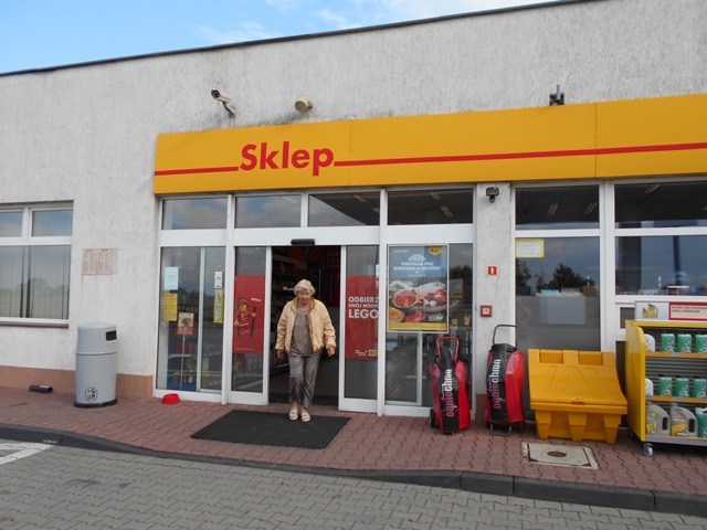 Кто бы мог подумать, что склеп — это продуктовый магазин