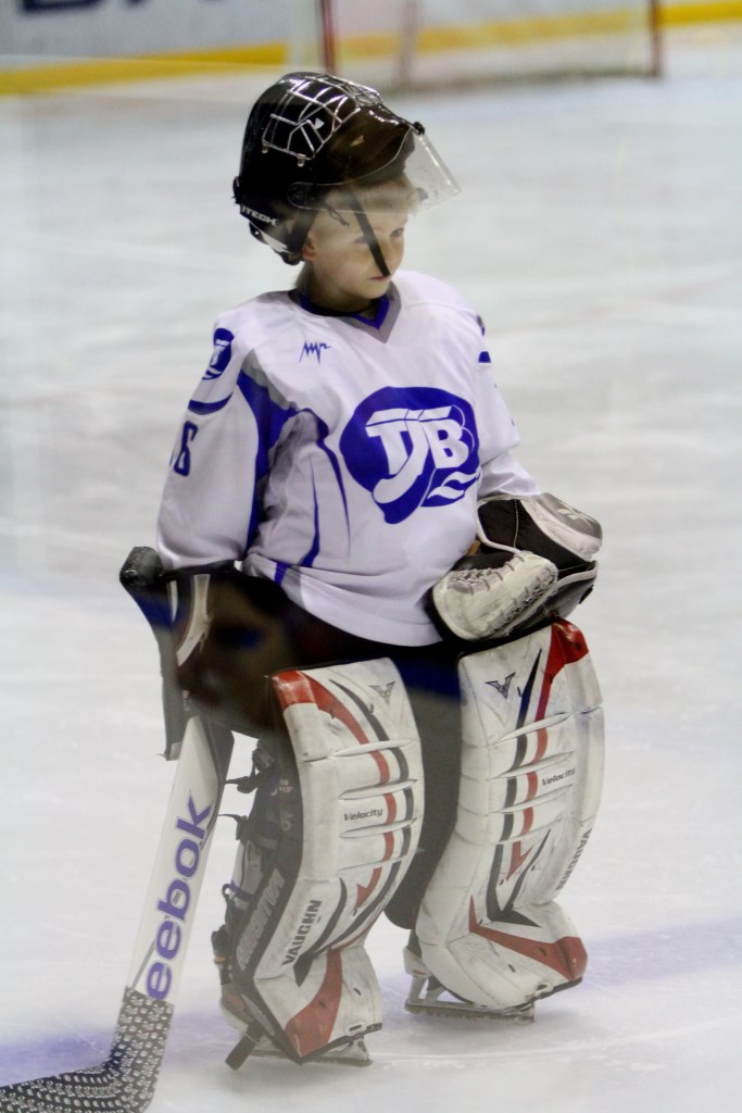 Главный приз сахалинского турнира по хоккею среди детских команд уехал в Хабаровский край