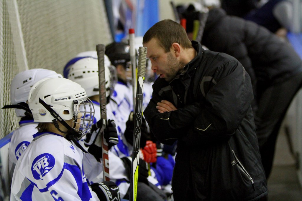 Главный приз сахалинского турнира по хоккею среди детских команд уехал в Хабаровский край