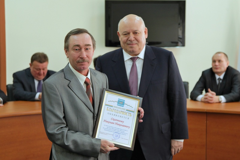 Благодарности парламента ЕАО вручил Анатолий Тихомиров ветеранам органов прокуратуры