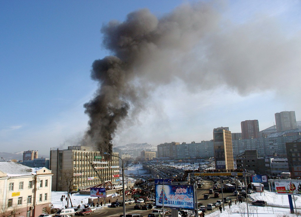 1 января 16. Пожар в ПРОМСТРОЙНИИПРОЕКТ Владивосток. Пожар в Сбербанке Владивосток 2006. ПРОМСТРОЙНИИПРОЕКТ Владивосток. Пожар на Гоголя Владивосток.