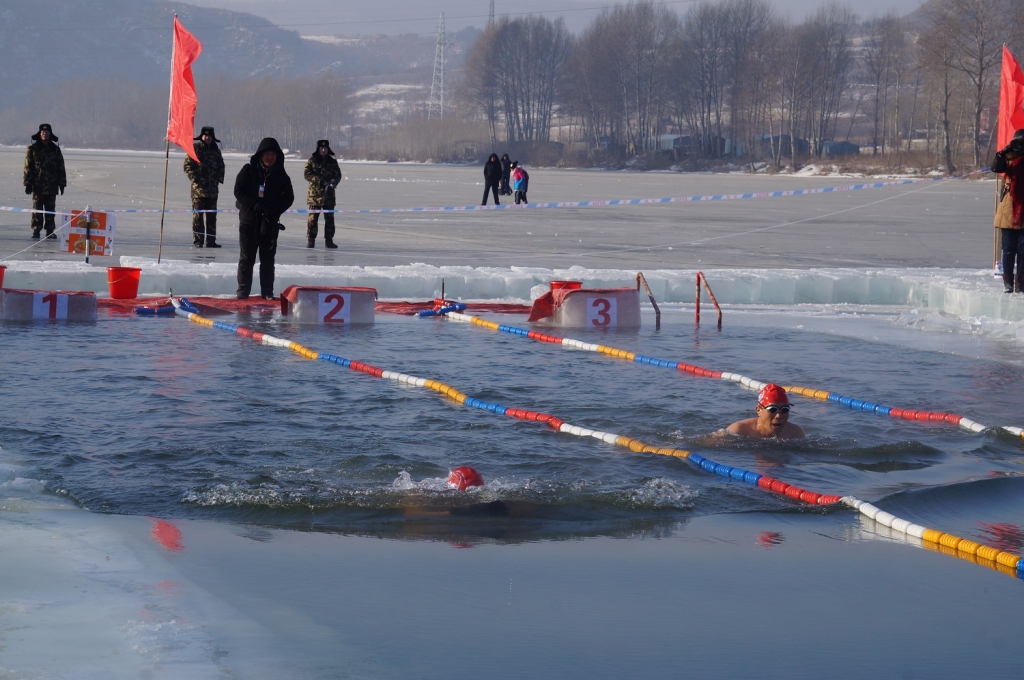 Заплывы в ледяной воде