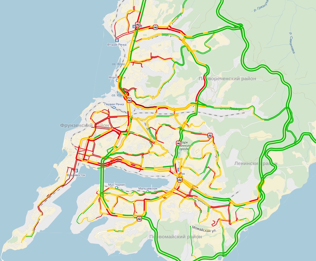 Вечерние километровые пробки сковали Владивосток