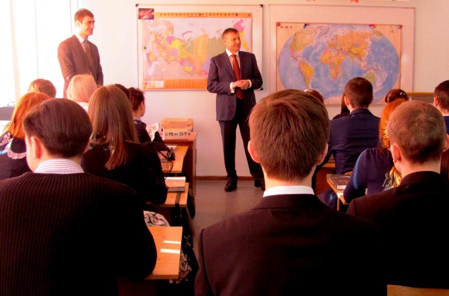 Депутат Магаданской областной Думы Михаил Котов встретился со школьниками