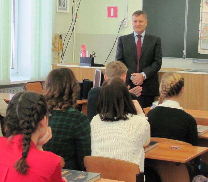 Депутат Магаданской областной Думы Михаил Котов встретился со школьниками