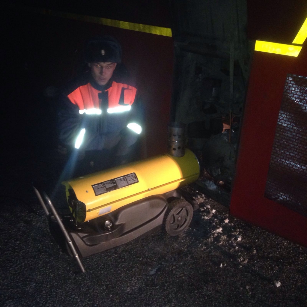 Машина встала из-за того, что замерзли воздушные подушки в ходовой части