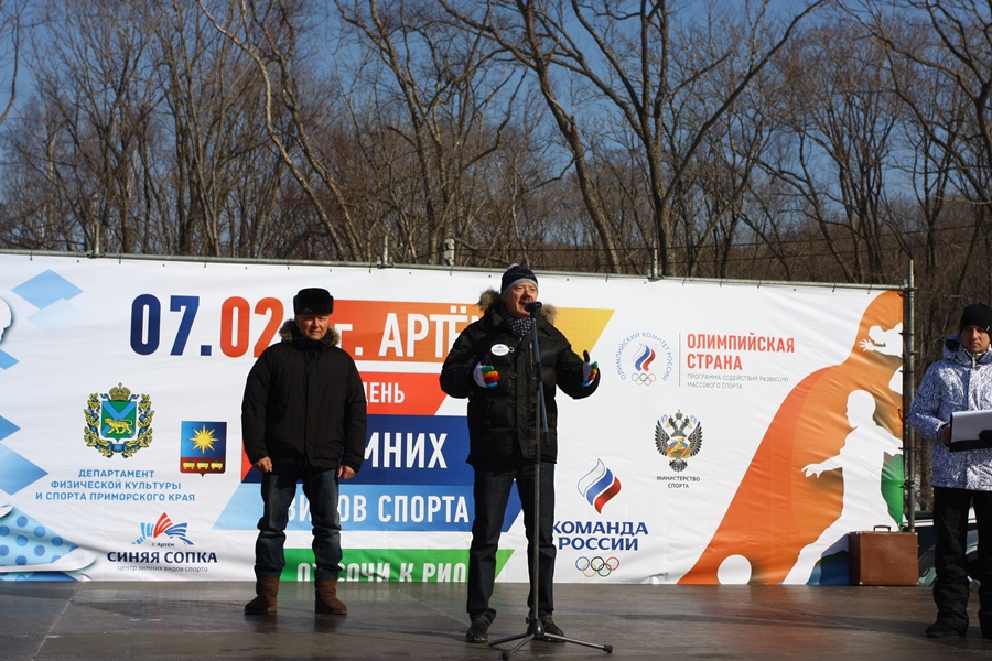 Синяя сопка. Синяя сопка Артем горнолыжка. Центр зимнего спорта синяя сопка. Синяя сопка Владивосток горнолыжная. База синяя сопка Артем.