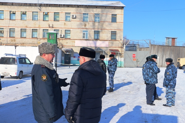 Учреждение было переведено на усиленный вариант несения службы