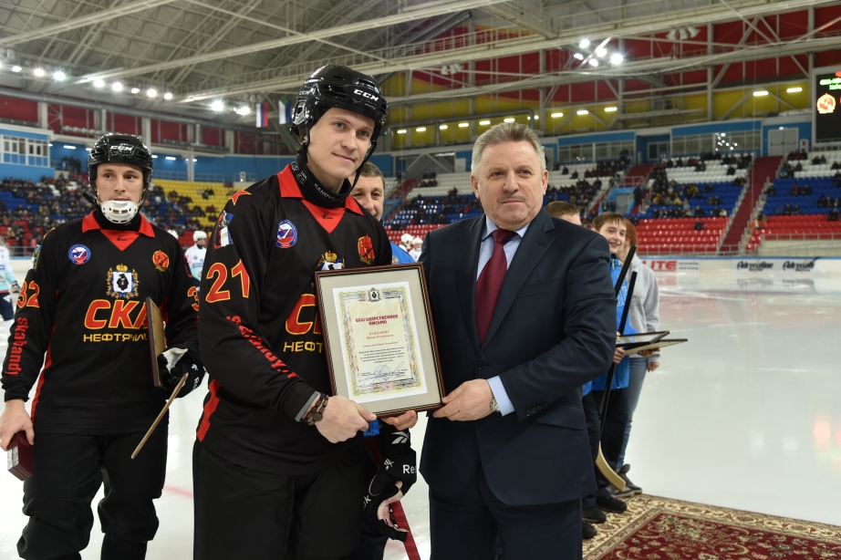 Губернатор Хабаровского края наградил чемпионов мира по хоккею с мячом 2016 года