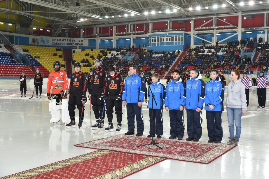 Губернатор Хабаровского края наградил чемпионов мира по хоккею с мячом 2016 года