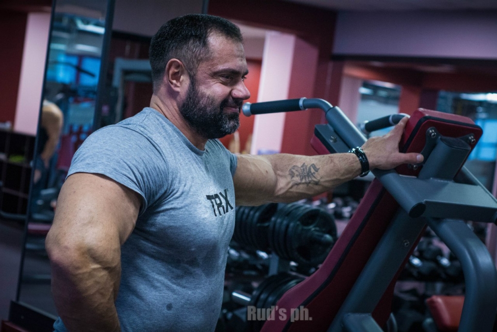 Президент Федерации бодибилдинга IFBB, президент Федерации пауэрлифтинга IPF Якутии, много Руд Хва