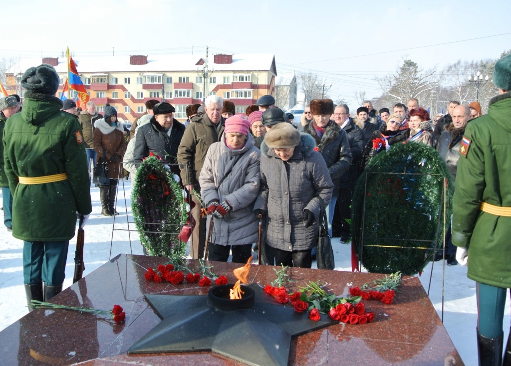 Церемония возложения цветов прошла у мемориала Славы в Южно-Сахалинске Пресс-служба ПСО