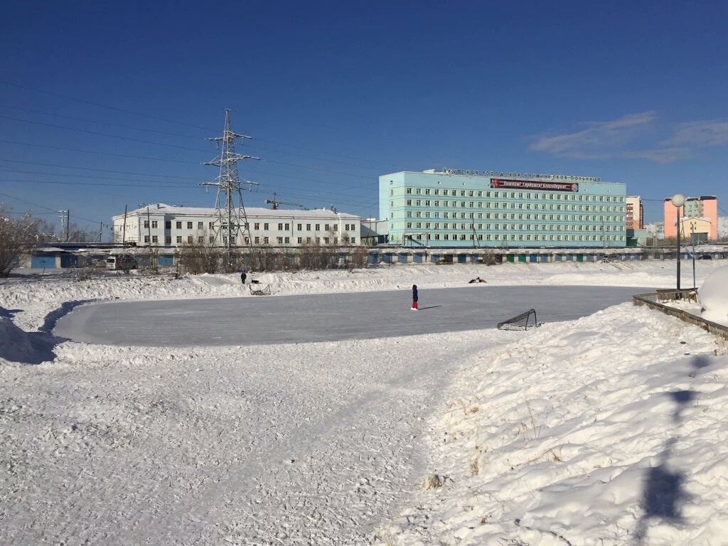 Каток якутск. Сайсарский каток Якутск. Талое озеро Якутск каток.