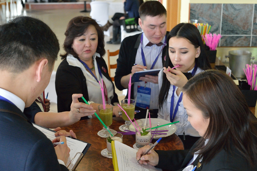 Коктейль из "тайных" ингредиентов готовят участники WorldSkills в Якутске