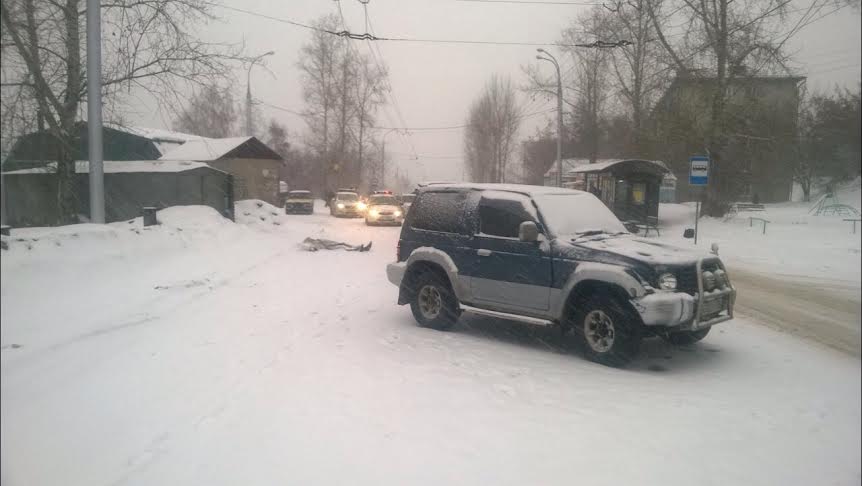 Мужчина погиб под колесами Mitsubishi Pajero в Иркутске  УГИБДД по Иркутской области 