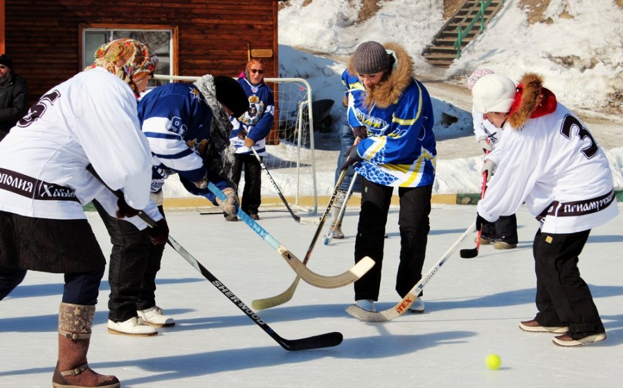Хоккей в валенках объединил прихожан хабаровских храмов 