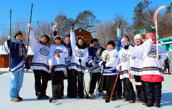 Хоккей в валенках объединил прихожан хабаровских храмов 