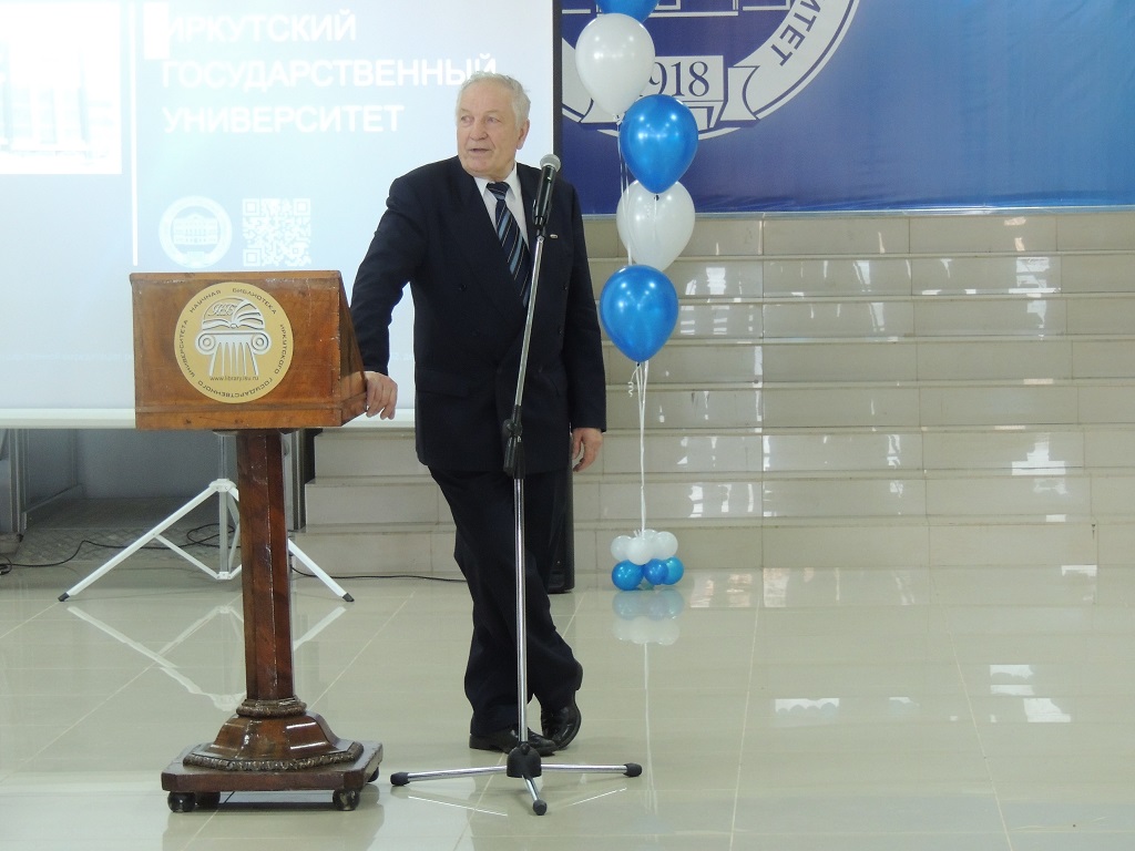 Ректор ИГУ с 1990 по 1997 годы Федр Карлович Шмидт