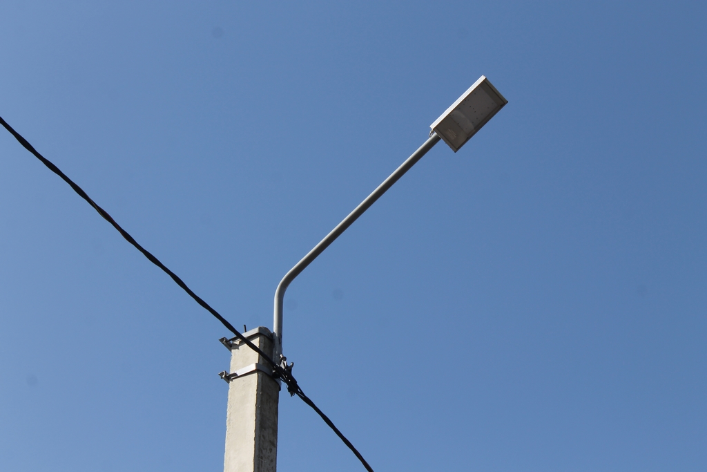 Современный уличный фонарь в Забайкальском микрорайоне