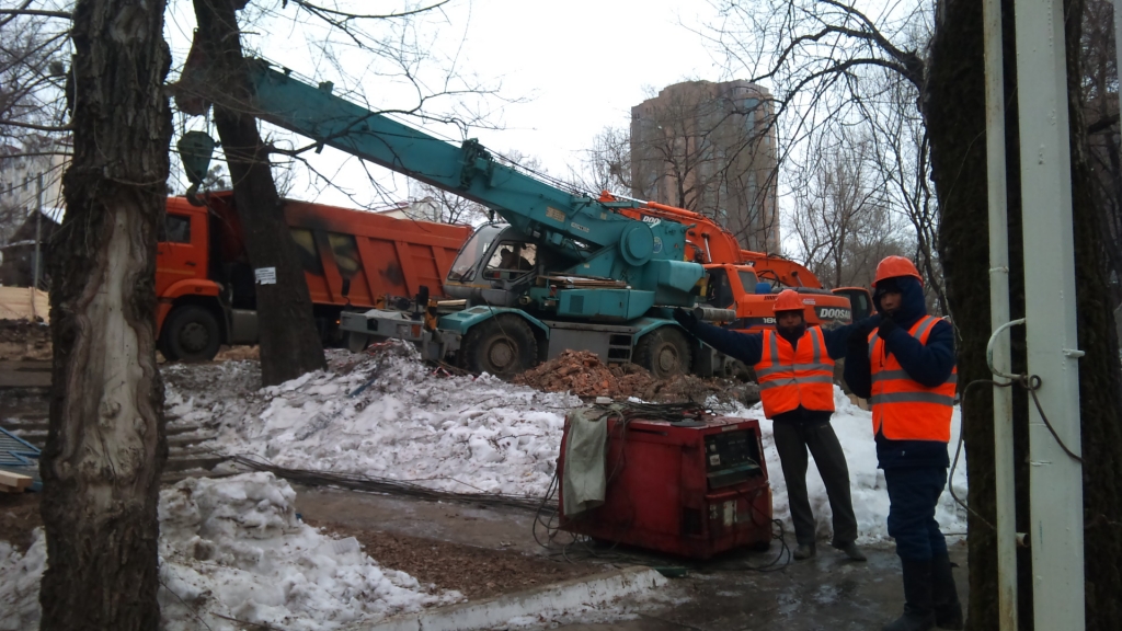 Жильцы домов в центре Хабаровска обливают помоями строящуюся по соседству высотку