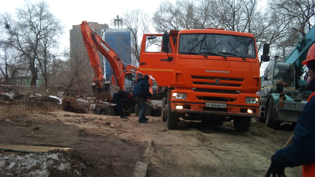 Жильцы домов в центре Хабаровска обливают помоями строящуюся по соседству высотку