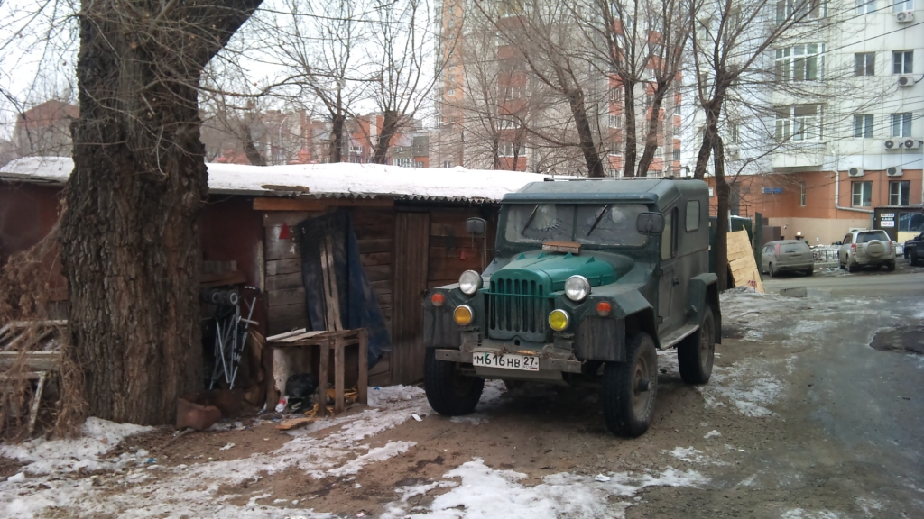 Жильцы домов в центре Хабаровска обливают помоями строящуюся по соседству высотку