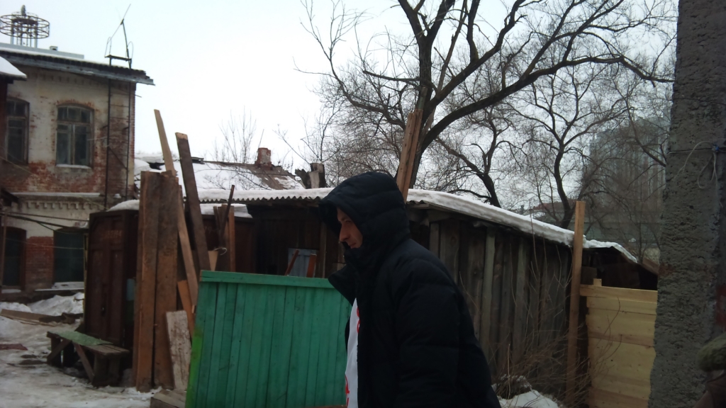 Жильцы домов в центре Хабаровска обливают помоями строящуюся по соседству высотку