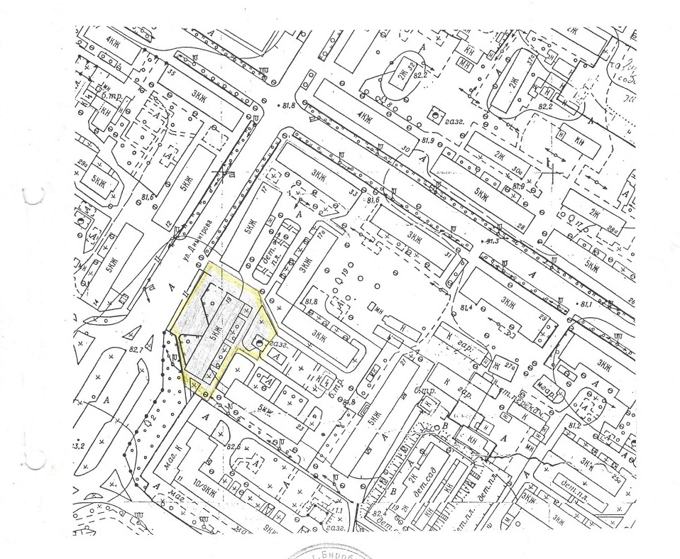 Маты, мусор, выхлопные газы: таксисты "погрузили в ад" жителей биробиджанской пятиэтажки