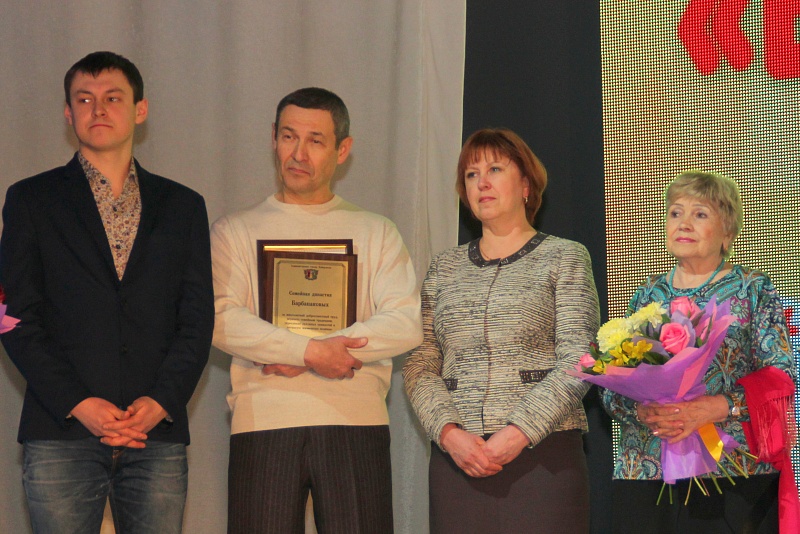 Трудовые династии, общий стаж которых перевалил за сотню лет, чествовали в Хабаровске 