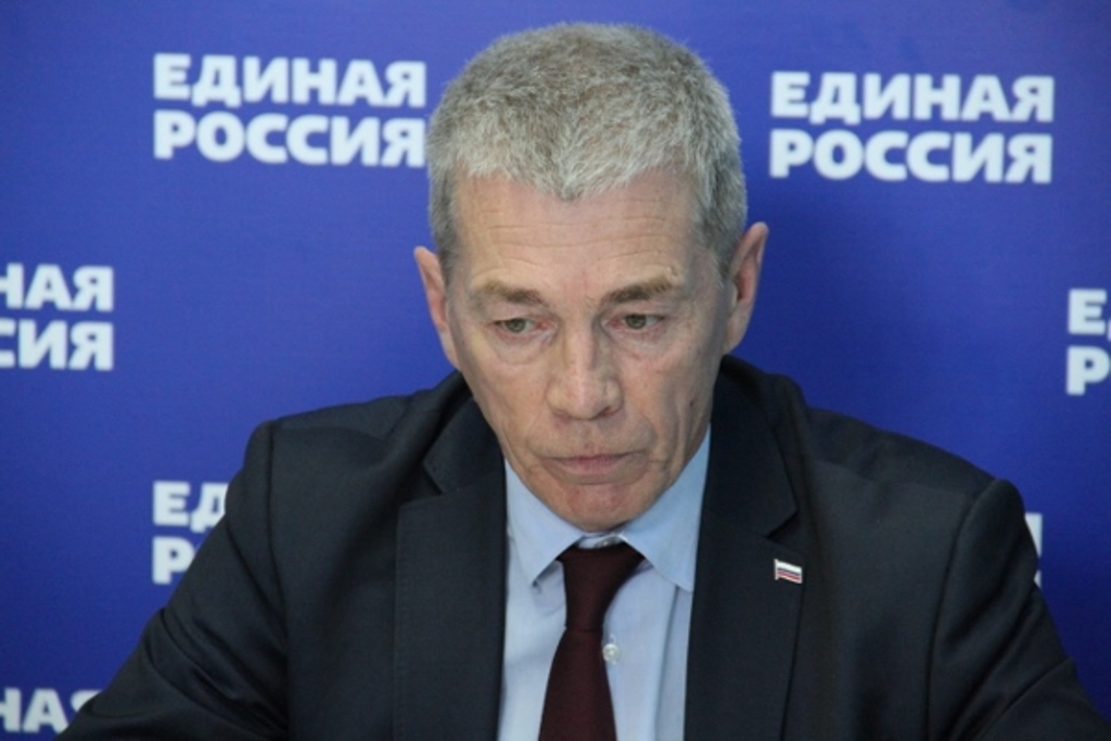 Александр Лось подает заявление на участие в праймериз "Единой России" Предоставлено ПРО "Единой России" 