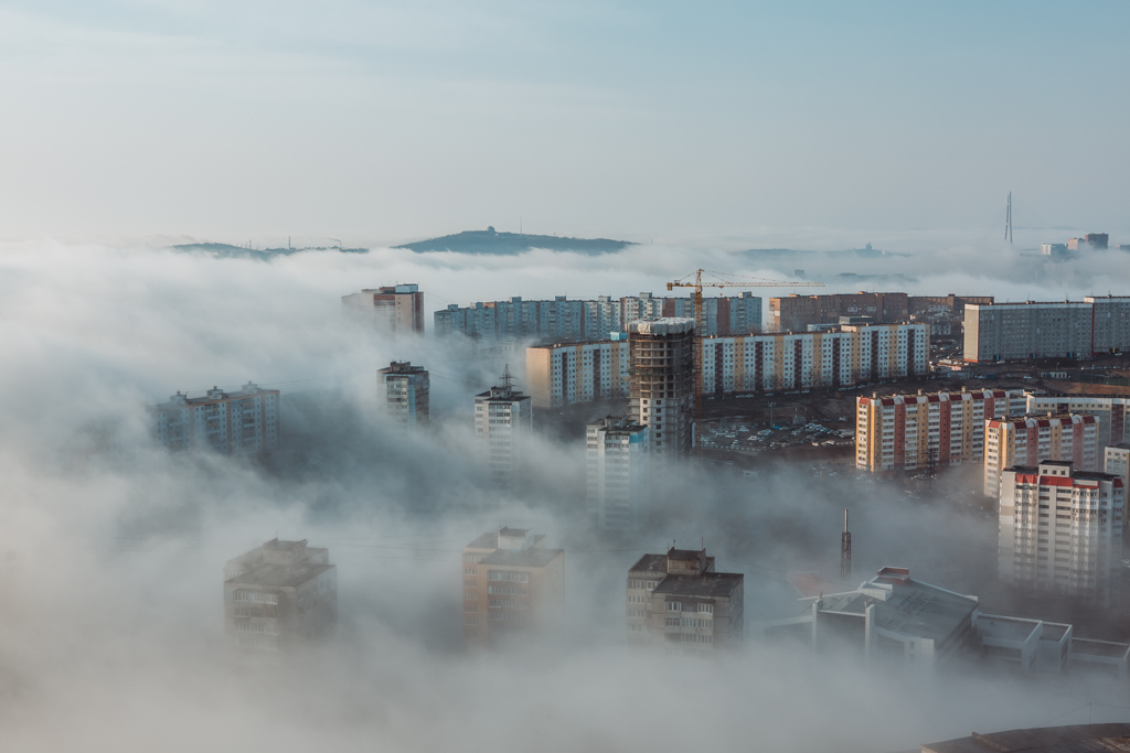 Весна топит Владивосток в волнах утреннего тумана