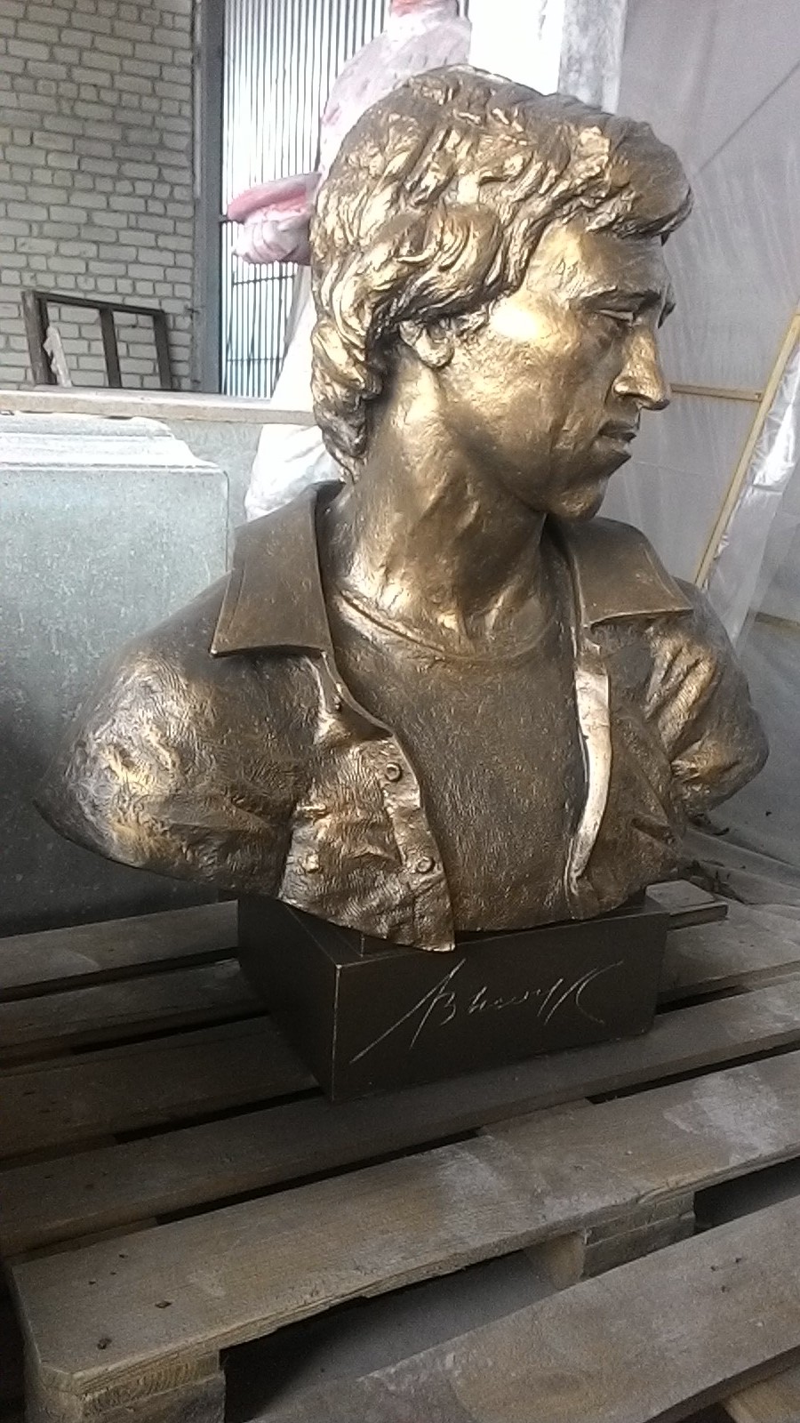 Бюст Владимира Высоцкого