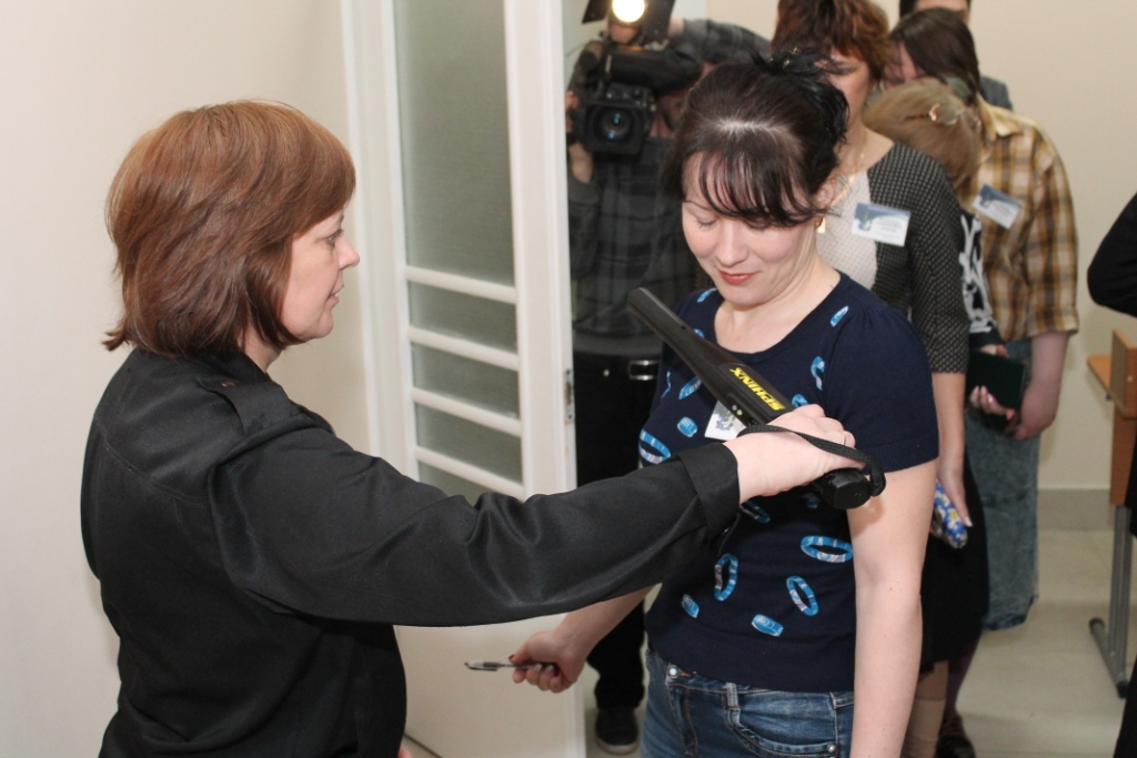 Родители хабаровских выпускников "сдали ЕГЭ"