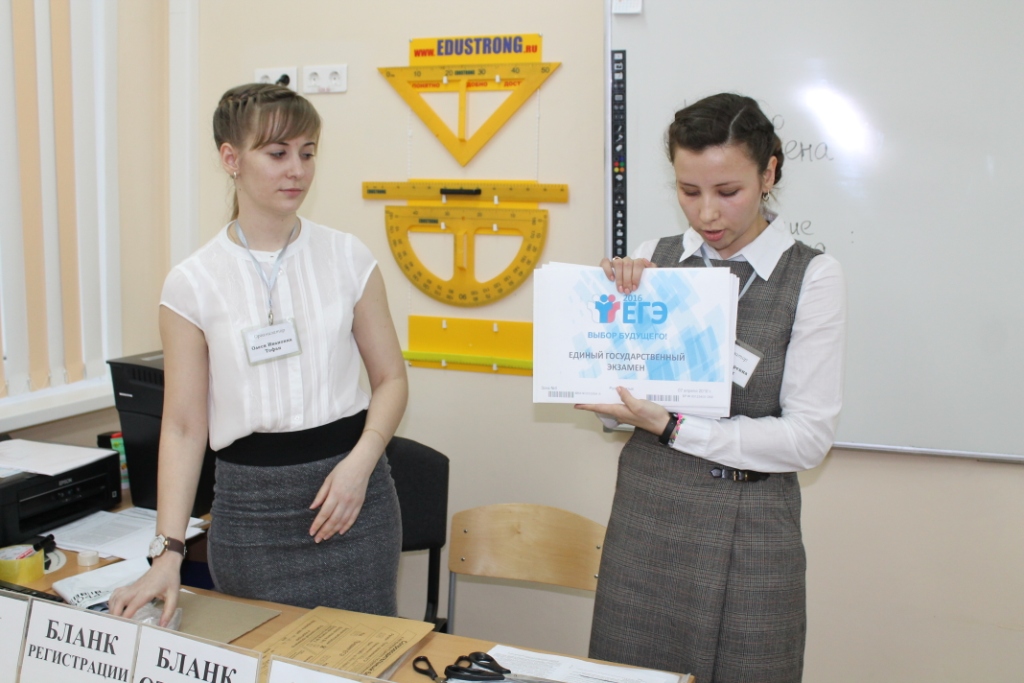 Родители хабаровских выпускников "сдали ЕГЭ"